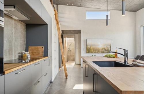Hvidbjerg Strand Casa | Holiday Home Elvie - 150m from the sea by Interhome