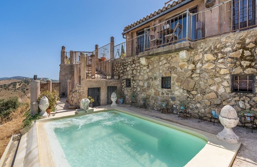 Algarinejo Casa | Casa de vacaciones 'Ermita De Las Eras' con vistas a la montaña, Wi-Fi y aire acondicionado
