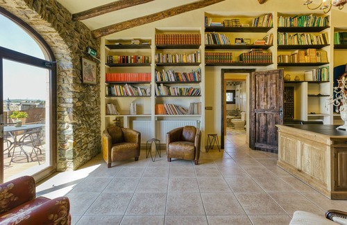 Mollet de Peralada Casa | Casa de vacaciones "Mas Renart" con vistas a la montaña, piscina, Wi-Fi, jardín y terraza