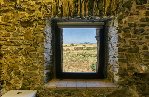 Mollet de Peralada Casa | Casa de vacaciones "Mas Renart" con vistas a la montaña, piscina, Wi-Fi, jardín y terraza