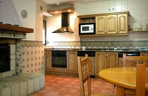 Rabanera del Pinar Apartamento | Casa de vacaciones 'Casa Rural Los Roblones' con terraza privada y jardín privado