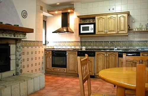 Rabanera del Pinar Apartamento | Casa de vacaciones 'Casa Rural Los Roblones' con terraza privada y jardín privado