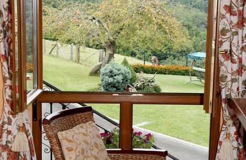 San Juan de Parres Casa | Casa de vacaciones 'Supereda' con vistas a la montaña, terraza privada y Wi-Fi
