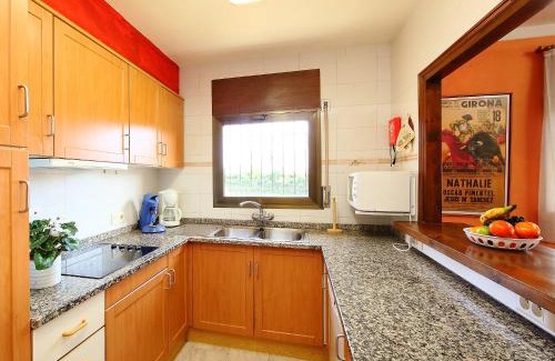 L'Escala Casa | Holiday Home Don Felipe by Interhome