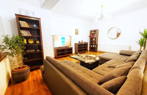 Orsova Casa | Holiday Home ESKU