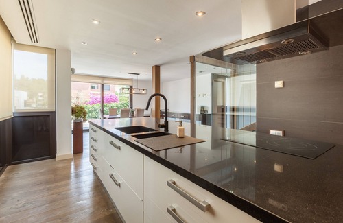 El Papiol Casa | Casa de vacaciones 'Espai Oliveres' con piscina privada, Wi-Fi y aire acondicionado
