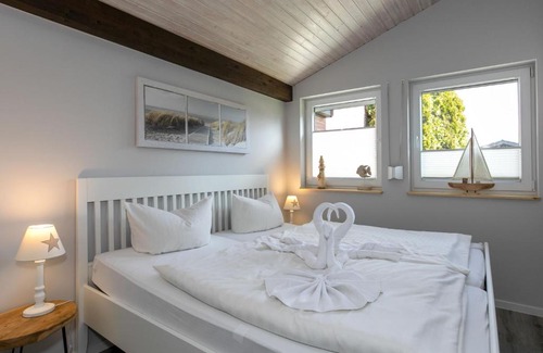 Fedderwardersiel Casa | Holiday Home Fedderwardersiel-1 by Interhome