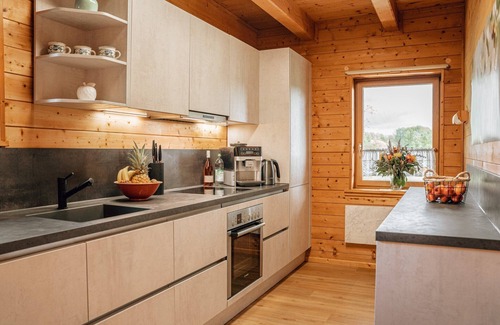 Christanz Casa | Casa de vacaciones 'Ferienholzhaus Füßmann' con vistas a la montaña, terraza privada y Wi-Fi