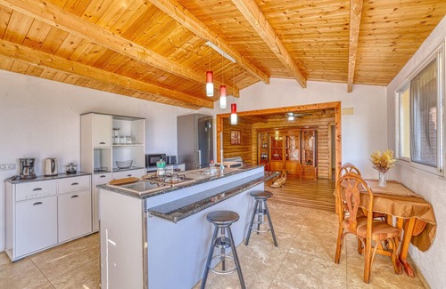 Puerto Naos Casa | Casa Vacacional 'Finca La Charquita' con Vista al Mar, Terraza Privada y Wi-Fi