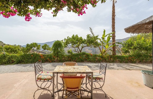 Sayalonga Casa | Casa de vacaciones 'Finca Arrijana' con vistas a la montaña, Wi-Fi y aire acondicionado.