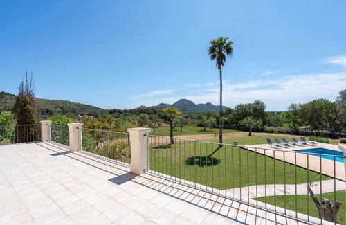 Capdepera Casa | Casa de vacaciones 'Finca Canyamel Golf Beach' con vistas a la montaña, piscina privada y Wi-Fi