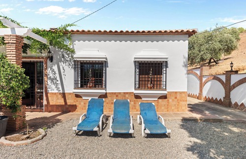 Jubrique Casa | Casa de vacaciones 'Finca Rural Mazuqueto' con vistas a la montaña, piscina privada y Wi-Fi