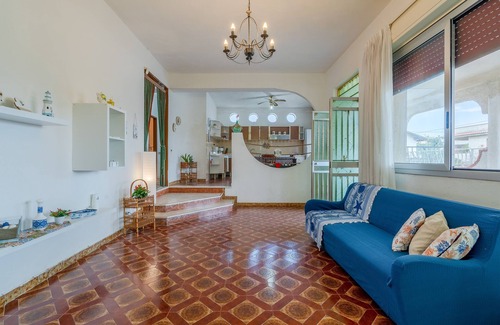 Agnone Casa | Casa de vacaciones 'Fortezza Villa Azzurra' con terraza privada, jardín privado, Wi-Fi y balcón