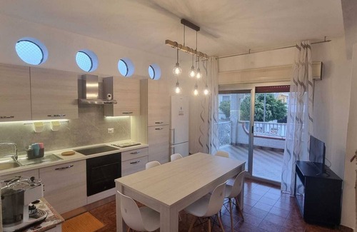 Agnone Casa | Casa de vacaciones 'Fortezza Villa Azzurra' con terraza privada, jardín privado, Wi-Fi y balcón
