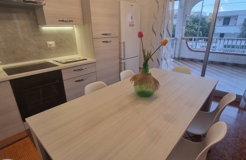 Agnone Casa | Casa de vacaciones 'Fortezza Villa Azzurra' con terraza privada, jardín privado, Wi-Fi y balcón