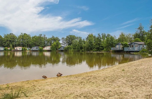 Oosterwolde Chalet De Esquí | Holiday home Fochteloërveen