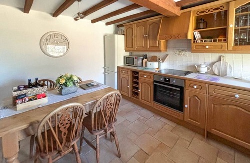 Fremington Cabaña | Holiday home for 4 people, breath taking scenery, bike storage, WiFi & only a short walk to the pub.