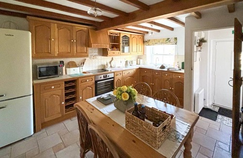 Fremington Cabaña | Holiday home for 4 people, breath taking scenery, bike storage, WiFi & only a short walk to the pub.