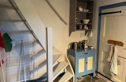 Huns Casa | Holiday home for 6 people in a Frisian village with a spacious kitchen diner