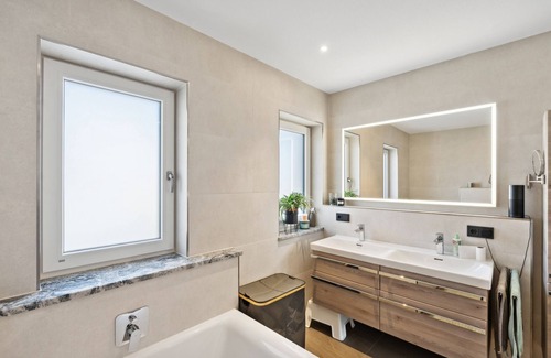 Traunreut Casa | Holiday Home 'Forest Sun' with Mountain View, Private Terrace and Wi-Fi