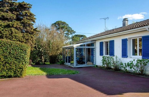 La Bernerie-en-Retz Casa | Holiday Home La Bruyère by Interhome