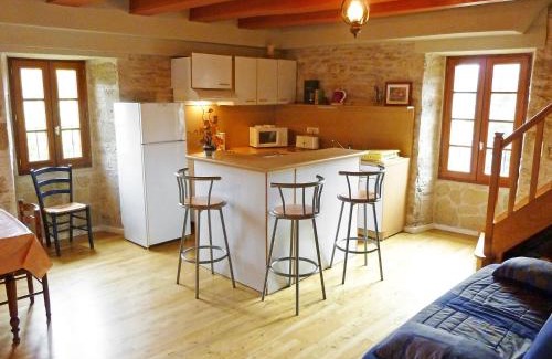 La Chapelle-aux-Saints Casa | Holiday Home Maison Bonneval by Interhome