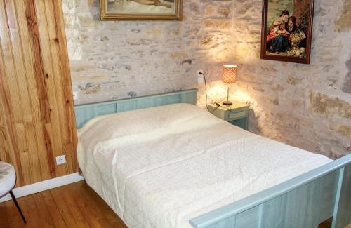 La Chapelle-aux-Saints Casa | Holiday Home Maison Bonneval by Interhome