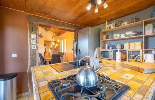 Laragne-Monteglin Casa | Casa de vacaciones 'Time-out' con vistas a la montaña, piscina compartida y Wi-Fi