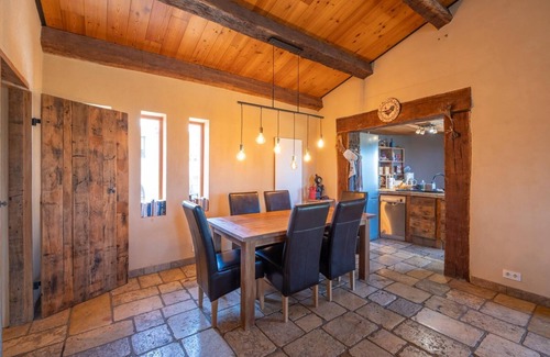 Laragne-Monteglin Casa | Casa de vacaciones 'Time-out' con vistas a la montaña, piscina compartida y Wi-Fi