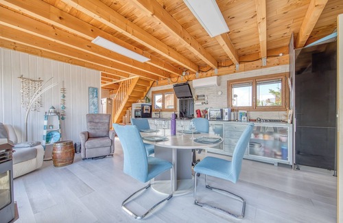 Le Verdon-sur-Mer Casa | Casa de vacaciones 'Chalet Les Pieds Dans L'eau' con vistas al mar, Wi-Fi y aire acondicionado