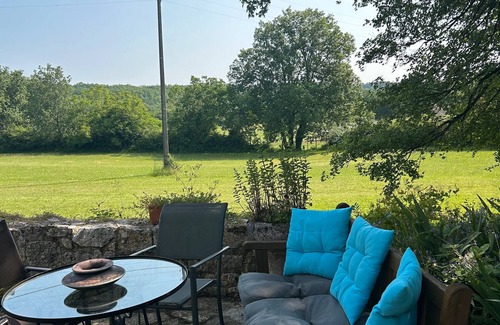 Montaigu-de-Quercy Casa | Holiday Home 'Le Clos Des Fées' with Private Terrace, Shared Garden and Wi-Fi