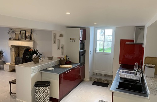 Montignac-Charente Casa | Casa de vacaciones 'La Maison De Joséphine' con terraza privada y Wi-Fi