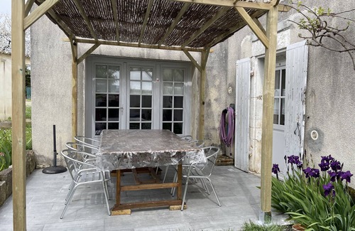 Montignac-Charente Casa | Casa de vacaciones 'La Maison De Joséphine' con terraza privada y Wi-Fi