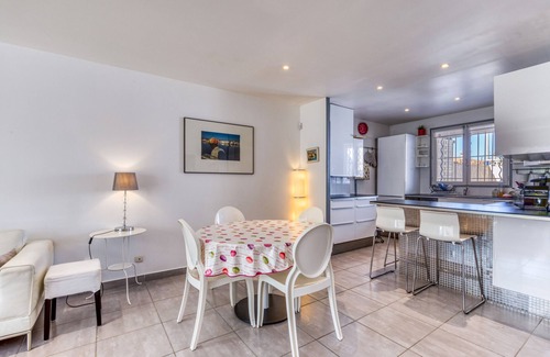 Palavas-les-Flots Casa | Casa de vacaciones 'Les Palmiers' con terraza privada, Wi-Fi y aire acondicionado