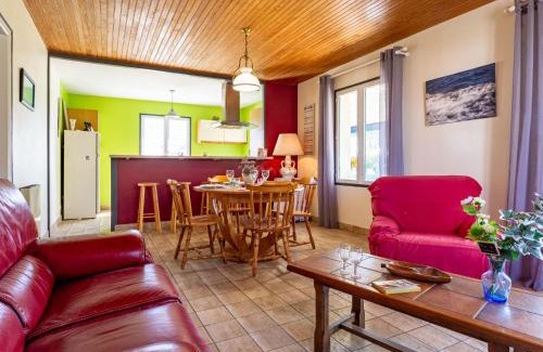 Saint-Germain-sur-Ay Casa | Holiday Home Colibri by Interhome
