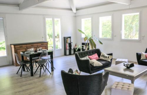 Saint-Vivien-de-Medoc Casa | Holiday Home Crabot by Interhome