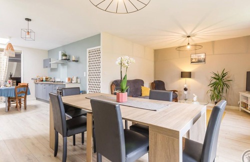 Sainte-Mere-Eglise Cabaña | Casa de Vacaciones en Sainte-Mère Église, Jardín Privado