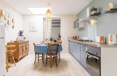 Sainte-Mere-Eglise Cabaña | Casa de Vacaciones en Sainte-Mère Église, Jardín Privado