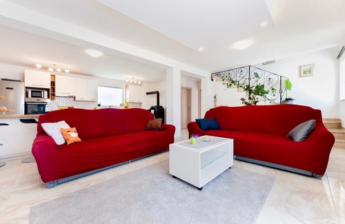 Debeljuhi Casa | Holiday Home Fradelani with Private Pool