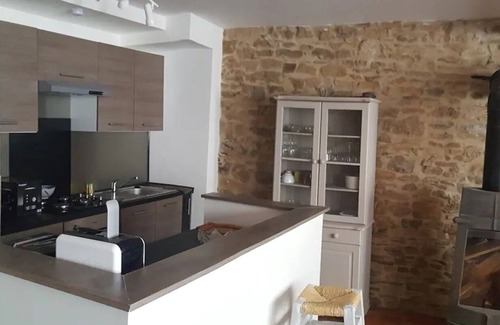 La Porcherie Casa | Casa de vacaciones "Gîte Les Tilleuls" con piscina compartida, terraza y Wi-Fi; mascotas permitidas