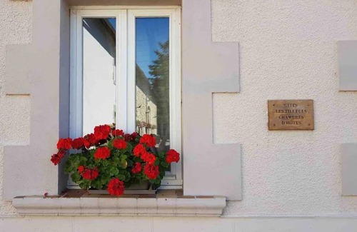 La Porcherie Casa | Casa de vacaciones "Gîte Les Tilleuls" con piscina compartida, terraza y Wi-Fi; mascotas permitidas