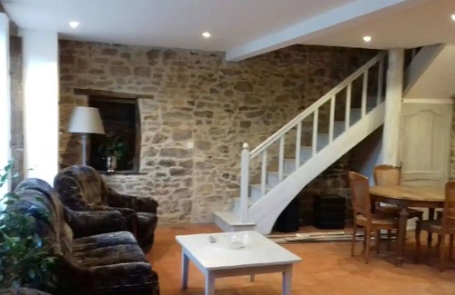 La Porcherie Casa | Casa de vacaciones "Gîte Les Tilleuls" con piscina compartida, terraza y Wi-Fi; mascotas permitidas