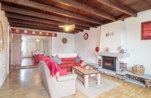 Berneuil Casa | Holiday Home Gîte La Truffière Saintongeaise by Interhome
