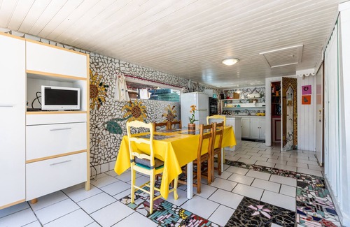 Gaillan-en-Medoc Casa | Casa de vacaciones "Gîte Complet à la Maison Mosaïc" con piscina compartida y Wi-Fi