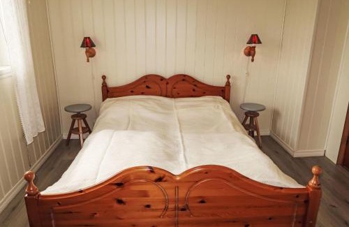 Tysnes Casa | Holiday Home Gamlahuset by Interhome