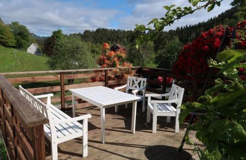 Tysnes Casa | Holiday Home Gamlahuset by Interhome