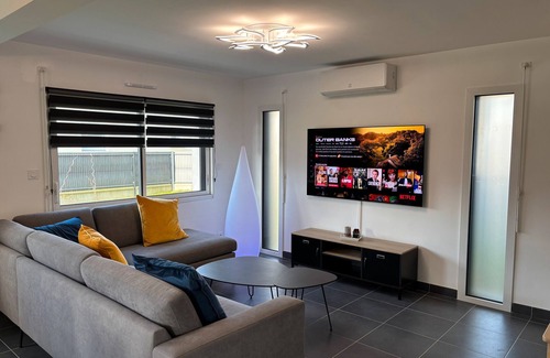 Pleumeur-Bodou Casa | Casa de vacaciones 'Garogwen By Madame Est Servie' con terraza privada, jardín privado y Wi-Fi