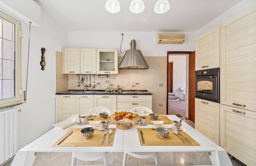 Elmas Casa | Casa de vacaciones 'La Rondinella' con terraza privada, jardín privado y Wi-Fi