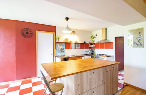 Chalais Casa | Casa de vacaciones 'Gîte Des Bois Du Charme' con terraza privada y jardín privado
