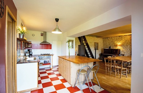 Chalais Casa | Casa de vacaciones 'Gîte Des Bois Du Charme' con terraza privada y jardín privado